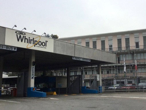 L'ingresso dello stabilimento Whirlpool di Cassinetta