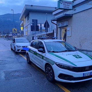 Senza patente, ubriaco e con l'auto rubata: presto dalla polizia locale di Lavena Ponte Tresa