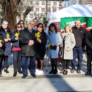 Azzurro Donna e Forza Italia in piazza per la Giornata delle Donne