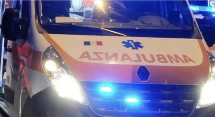 Auto si ribalta nella notte sull'A8. Due feriti