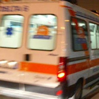 Incidente lungo la Provinciale 47 a Vergiate: ferita una ragazza di 23 anni