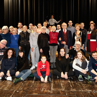 Gli Amici allo sbaraglio in scena con “Grazie, le faremo sapere” per ricordare i 70 anni della Rai