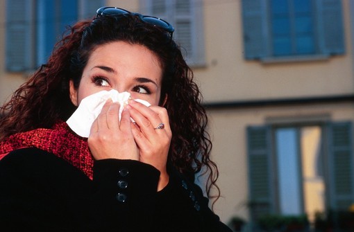 Cambio di stagione, rischi sottovalutati per salute: cosa succede quando temperatura si abbassa velocemente