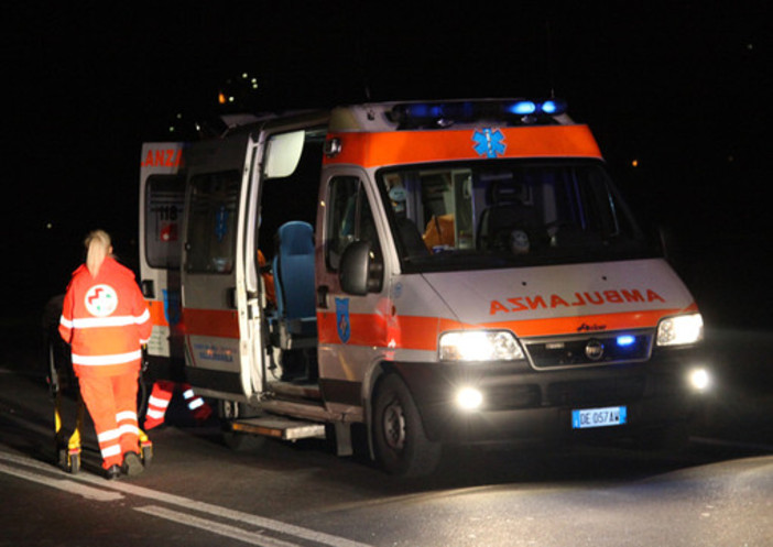 Tragedia a Oleggio: scontro tra auto, muore un 14enne, gravissimo il fratellino di 5 anni