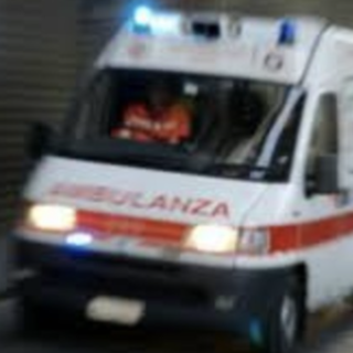 Auto fuori strada sulla Varesina a Castiglione Olona: soccorsi due giovani