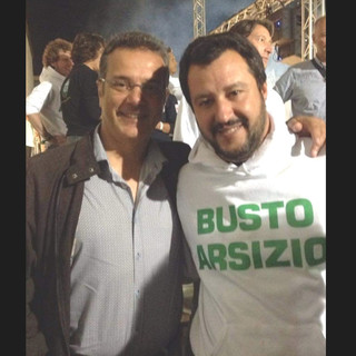 Il segretario della Lega bustocca, Alessandro Albani, con Matteo Salvini