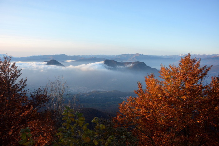 Belle giornate d'autunno su tutta la provincia con temperature di molti gradi oltre le medie del periodo (foto P.Valisa - Centro Geofisico Prealpino)