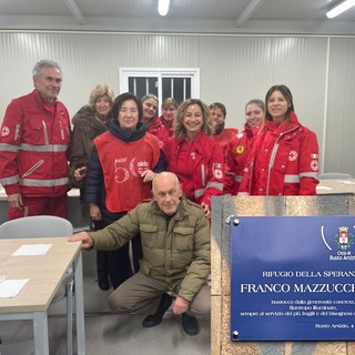 LA FOTO. Il Natale che riscalda i cuori: Aido e Cri per i senzatetto