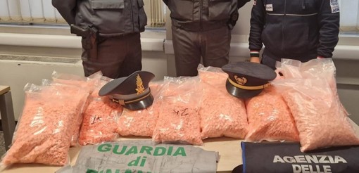 Ponte Chiasso, trovata in dogana con 55 chili di metanfetamine in auto: donna arrestata