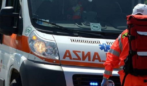 Varese, auto fuori strada in via Carnia: ferita una donna di 59 anni