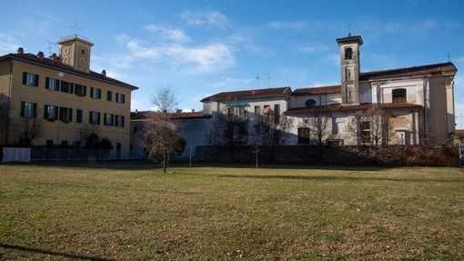 Parcheggio al posto del prato a Busto: dibattito con l'associazione dell'ex assessore Loschiavo