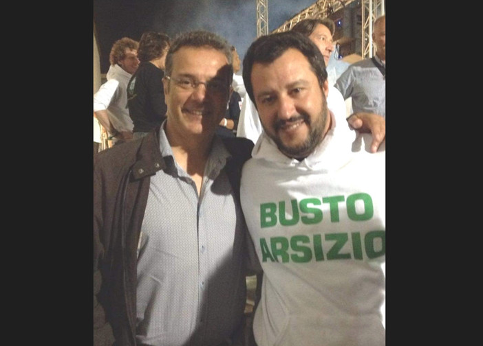 Il segretario della Lega bustocca, Alessandro Albani, con Matteo Salvini