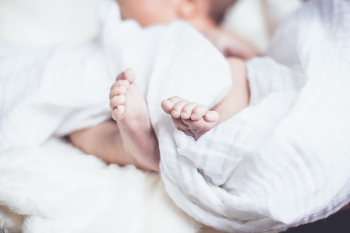 Baby pit stop, il Consiglio dice sì. In biblioteca un fasciatoio anche nella toilette degli uomini