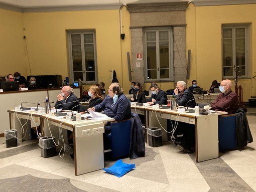 Busto, al via in commissione l’iter per l’approvazione del bilancio. Scintille tra il sindaco e Farioli