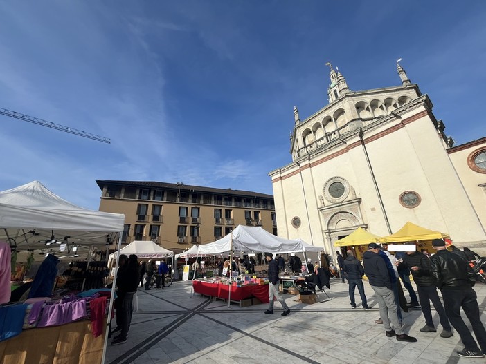 Bancarelle in centro, malumore tra i commercianti