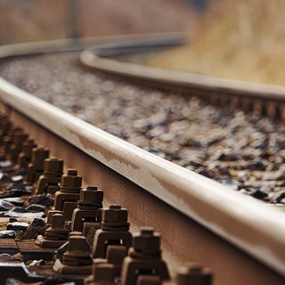 Cadavere vicino ai binari, soccorsi in azione in stazione a Saronno. Ripercussioni sul traffico ferroviario