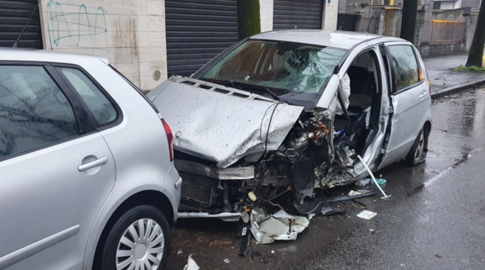 I resti dell'auto dopo l'incidente