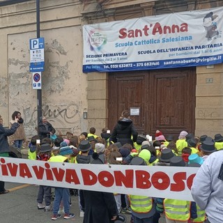 «Viva don Bosco!». L'emozione dei bimbi che passeggiano come il santo (e Ai non significa intelligenza artificiale)