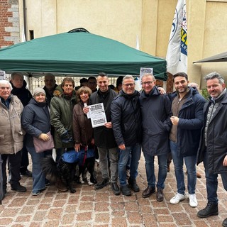 La Lega in centro per il Taser agli agenti