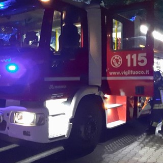 Busto, due persone intrappolate nelle fiamme: salvate dai vigili del fuoco