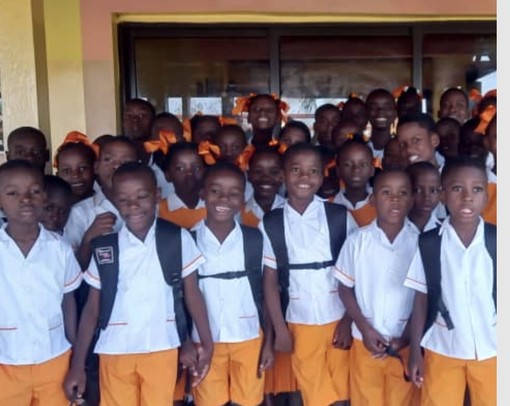 «Donate ai nostri bimbi di Haiti scarpe da ginnastica: servono per andare a scuola»