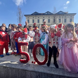 VIDEO. Carnevale, il grazie ai bambini: «Mi avete commosso e mi avete fatto sentire come Enrico Dell'Acqua»