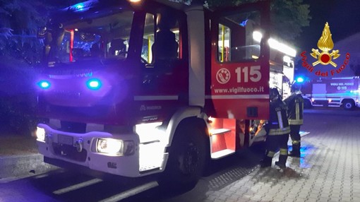 Busto, due persone intrappolate nelle fiamme: salvate dai vigili del fuoco