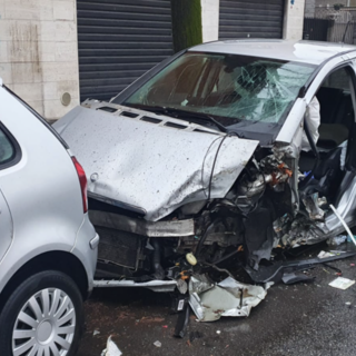 I resti dell'auto dopo l'incidente