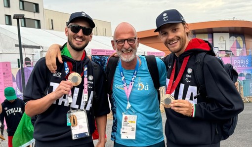 Roberto Bof, in mezzo a Lorenzo Bernard e Davide Plebani, medaglie di bronzo nell'inseguimento in tandem del ciclismo su pista