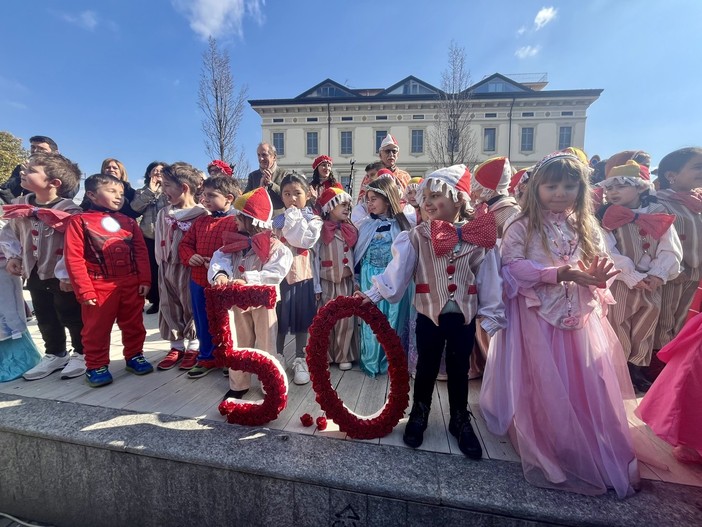 VIDEO. Carnevale, il grazie ai bambini: «Mi avete commosso e mi avete fatto sentire come Enrico Dell'Acqua»