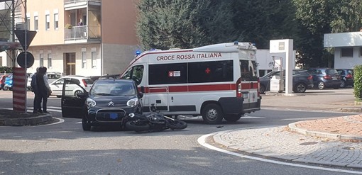 Scontro tra auto e moto in viale Boccaccio, soccorsi un ragazzo e una donna