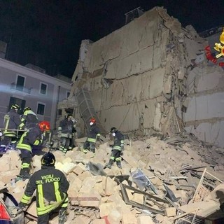 Crollo palazzina a Bari, trovata donna ancora viva sotto le macerie