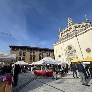 Bancarelle in centro, malumore tra i commercianti