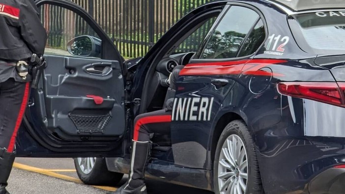 Tentano di rubare un'auto e fuggono dopo una colluttazione: arrestato un uomo dai carabinieri