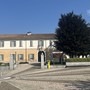 Il municipio di Gorla Maggiore e a lato il Numm