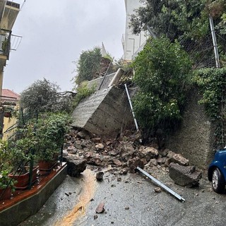 Paura a Varazze per un crollo che avrebbe potuto avere conseguenze drammatiche. Sotto in gallery la situazione a Mallare, in Val Bormida, Savona e Albenga