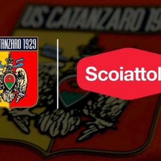 Lo Scoiattolo sponsor del Catanzaro in serie C. Max Di Caro: «Spingiamo il marchio su un territorio in cui stiamo crescendo»