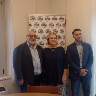 Da sinistra Luca Mambretti, presidente Cna Varese, il direttore Roberta Tajè e Francesco Romano, responsabile del progetto Cambiamenti