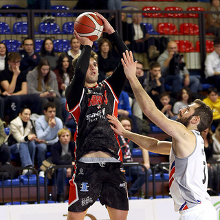 Basket, serie B: terza sconfitta stagionale per i Knights, Lumezzane vince 82-63