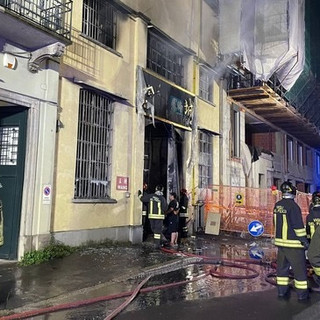 Milano: incendio all'emporio cinese, arrestato esecutore e fermati mandanti