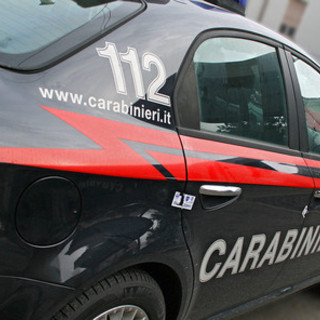 Busto, barista si sente male e si accascia al suolo: una pattuglia dei carabinieri gli salva la vita con il defibrillatore