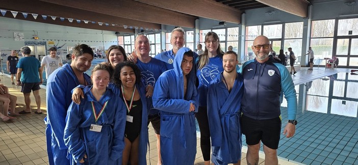 Le Cuffie colorate a un recente torneo di nuoto