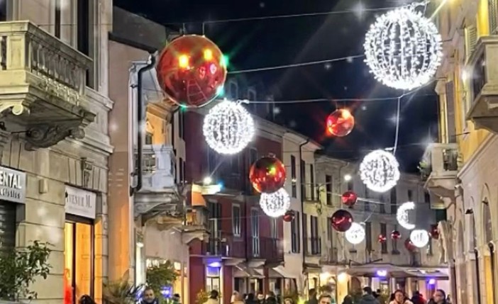 Gallarate si anima con eventi natalizi, ma i commercianti sono in allarme per le vendite in calo