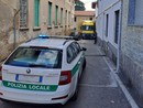 Tradito dal navigatore, camion incastrato per nove ore in una strada a Olgiate