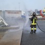 Allarme sull'A9: un camion travolge il distributore Gpl, evacuata area di servizio