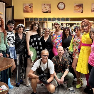 Notte bianca, il grazie del sindaco a Fagnano. Le frecciate a chi ha criticato lo spettacolo delle drag queen: «Il Medioevo si concluderà anche per voi»