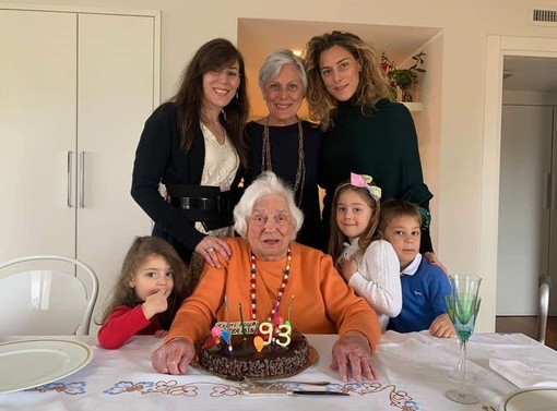 Elsa, mamma, nonna e bisnonna: qui con i suoi più grandi amori