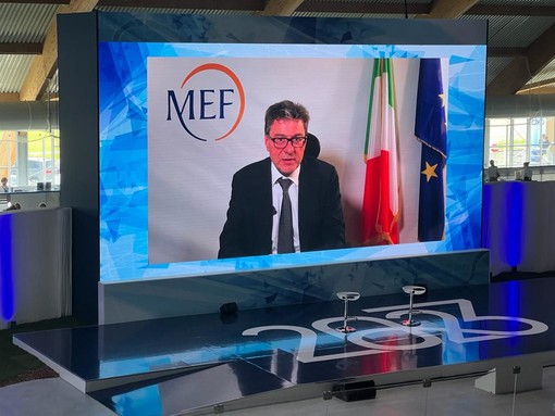 VIDEO. Il ministro Giorgetti: «Carenza di personale qualificato. Malpensa, futuro della provincia. Continuate nello spirito imprenditoriale, siamo con voi»