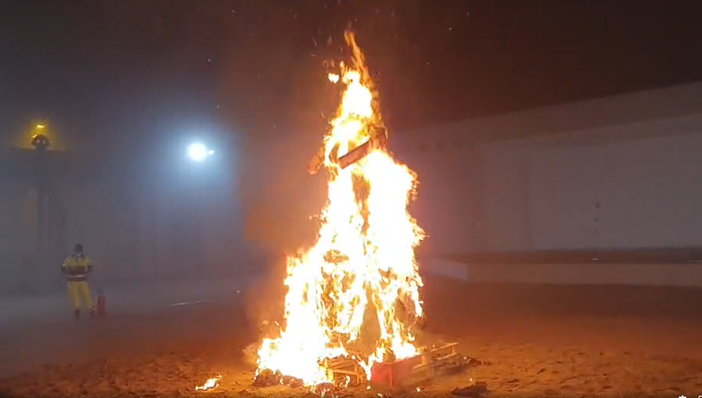 VIDEO/ Brucia una sola Giöbia. In attesa che torni a essere una festa per tutti