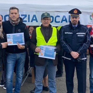 Prevenzione delle truffe, successo per il gazebo informativo al mercato di Busto Arsizio